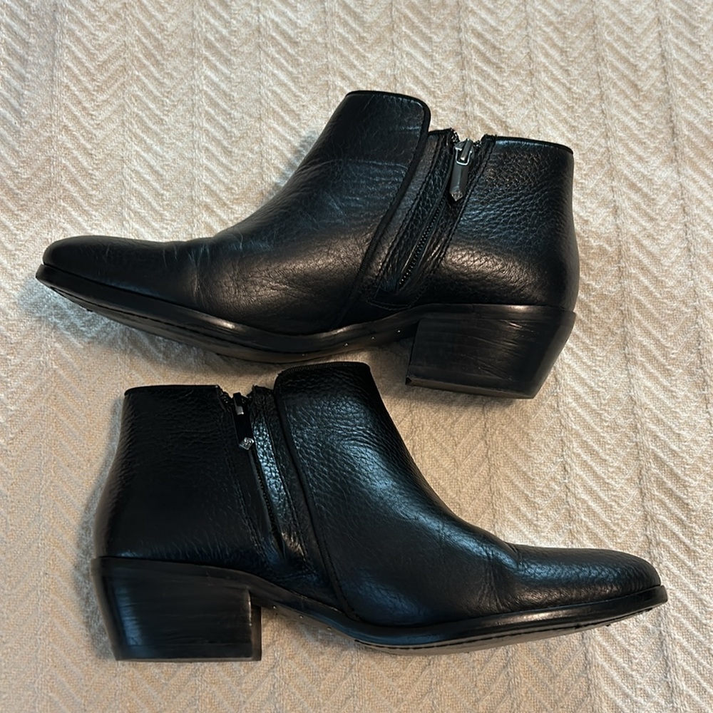 Sam Edelman ankle boots 
Size 6